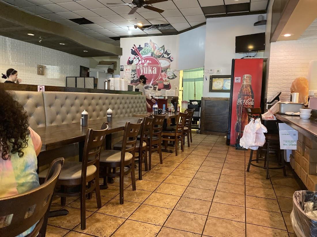 Sushi Yuka: Roll & Pho